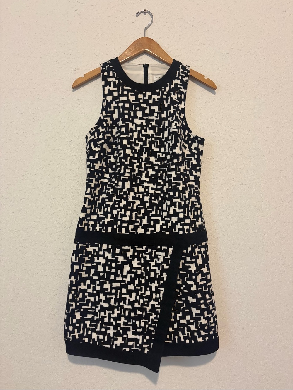 Trina Turk Black and White Geometric Sleeveless Shift Dress